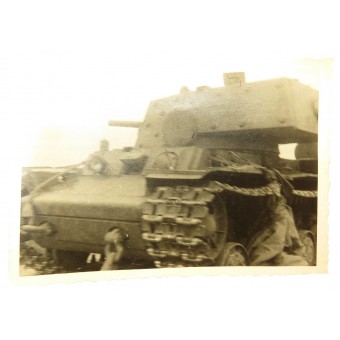 Foto des zerstörten sowjetischen Panzers KV-1, Juli 1941. Espenlaub militaria